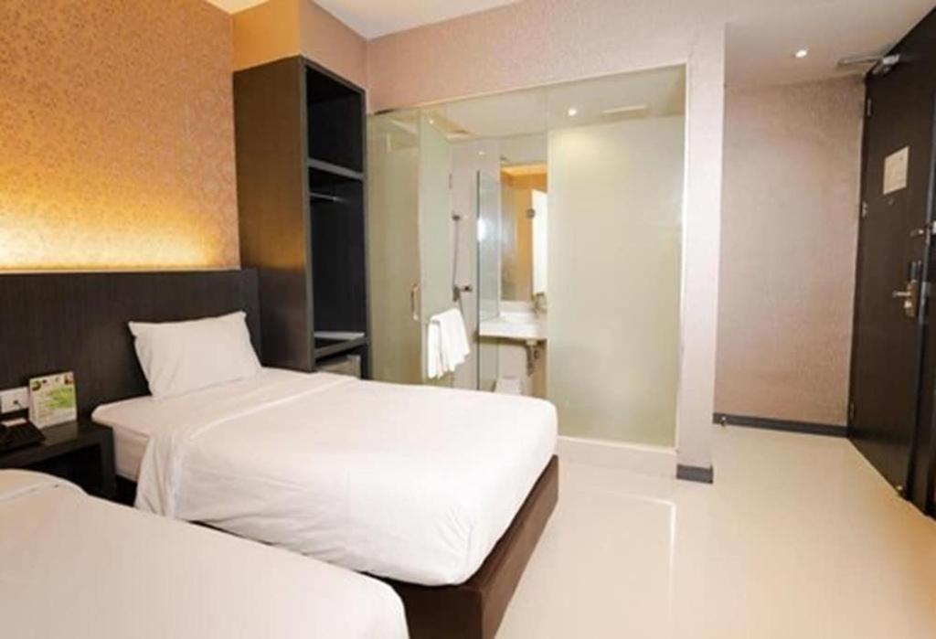 The Crew Hotel Kualanamu International Airport Medan Exterior foto
